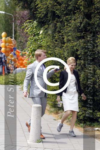 Amstelveen 6 mei 2011
Opnames tv serie over koningin Beatrix met in de hoofdrollen Willeke v Ammelrooy ( Beatrix) Bastiaan Ragas (Prins Willem Alexander) en Katja Herbers (Maxima).
Peter Smulders bv