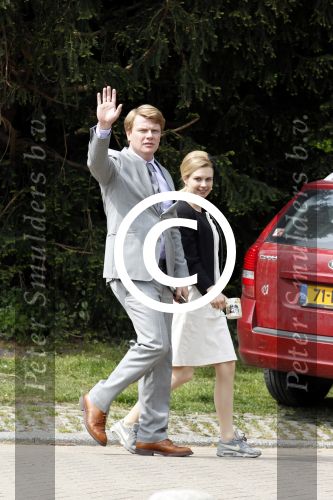 Amstelveen 6 mei 2011
Opnames tv serie over koningin Beatrix met in de hoofdrollen Willeke v Ammelrooy ( Beatrix) Bastiaan Ragas (Prins Willem Alexander) en Katja Herbers (Maxima).
Peter Smulders bv