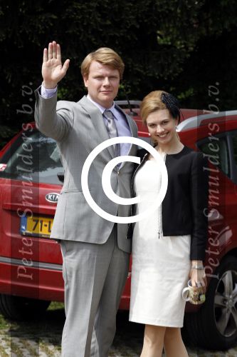 Amstelveen 6 mei 2011
Opnames tv serie over koningin Beatrix met in de hoofdrollen Willeke v Ammelrooy ( Beatrix) Bastiaan Ragas (Prins Willem Alexander) en Katja Herbers (Maxima).
Peter Smulders bv