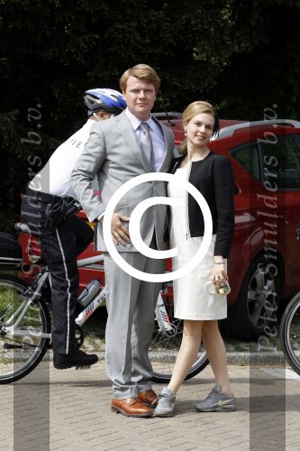 Amstelveen 6 mei 2011
Opnames tv serie over koningin Beatrix met in de hoofdrollen Willeke v Ammelrooy ( Beatrix) Bastiaan Ragas (Prins Willem Alexander) en Katja Herbers (Maxima).
Peter Smulders bv
