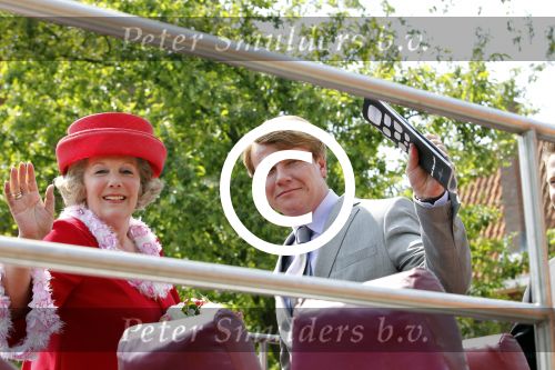 Amstelveen 6 mei 2011
Opnames tv serie over koningin Beatrix met in de hoofdrollen Willeke v Ammelrooy ( Beatrix) Bastiaan Ragas (Prins Willem Alexander) en Katja Herbers (Maxima).
Peter Smulders bv