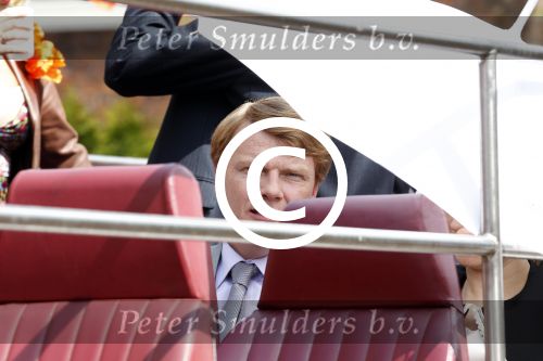 Amstelveen 6 mei 2011
Opnames tv serie over koningin Beatrix met in de hoofdrollen Willeke v Ammelrooy ( Beatrix) Bastiaan Ragas (Prins Willem Alexander) en Katja Herbers (Maxima).
Peter Smulders bv