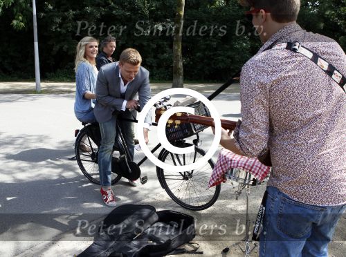 Amsterdam 8 juni 2011
Presentatie boek Bastiaan ragas in het melkhuisje. Zijn vrouw Tooske en  ouders waren ook aanwezig.
Peter Smulders bv
