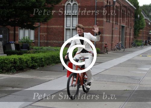 Amsterdam 28 mei 2011
Beau v Erven Dorens op zijn rode fiets.
Peter Smulders bv