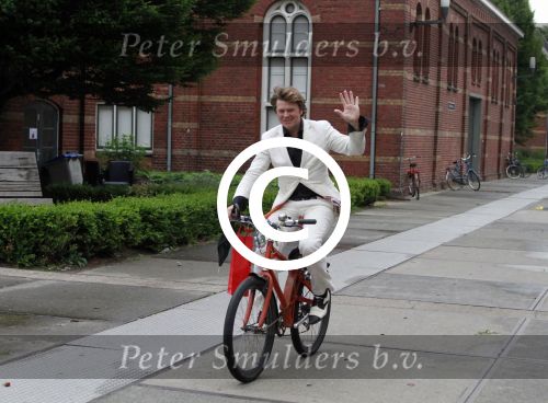 Amsterdam 28 mei 2011
Beau v Erven Dorens op zijn rode fiets.
Peter Smulders bv