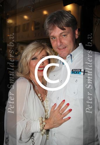 Bergen (NH), 2 Mei 2011
Uitreiking 24e CD van Gerard Joling
Bonnie St Clair met haar man
Foto Peter Smulders BV