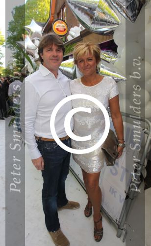 Bergen (NH), 2 Mei 2011
Uitreiking 24e CD van Gerard Joling
Caroline Tensen samen met partner Peter Gallas
Foto Peter Smulders BV