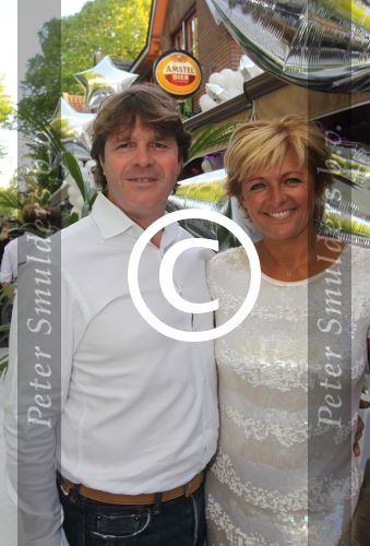 Bergen (NH), 2 Mei 2011
Uitreiking 24e CD van Gerard Joling
Caroline Tensen samen met partner Peter Gallas
Foto Peter Smulders BV