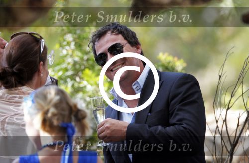 ibiza 4 juni 2011
Lodewijk Hoekstra en zijn vrouw Kristel trouwen op ibiza. Caspar Burgi met zijn dochter
Peter Smulders bv