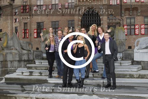 Kasteel Haarzuilen, 6 Juni 2011
Voorstelling Cast Musical Klein Duimpje
Cast met o.a. Geert Hoes, Sita Vermeulen, Marcel Smid, Lynn Jansen, Koen Iking, Carmen v Weersel, Bart Mijnster, Sandra Dijkstra, Michael v Hoorne en Esther v Santen
Foto Peter Smulders BV