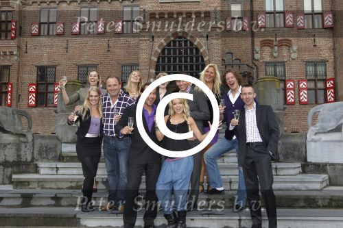 Kasteel Haarzuilen, 6 Juni 2011
Voorstelling Cast Musical Klein Duimpje
Cast met o.a. Geert Hoes, Sita Vermeulen, Marcel Smid, Lynn Jansen, Koen Iking, Carmen v Weersel, Bart Mijnster, Sandra Dijkstra, Michael v Hoorne en Esther v Santen
Foto Peter Smulders BV
