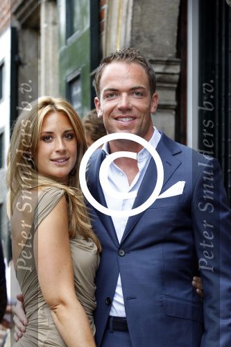 Naarden Vesting 16 juni 2011
Danie Bles en haar man Joris trouwen in het stadhuis van Naarden. Chantal Bles met nieuwe vriend Robert Doornbos
Peter Smulders bv