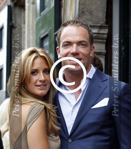 Naarden Vesting 16 juni 2011
Danie Bles en haar man Joris trouwen in het stadhuis van Naarden. Chantal Bles met nieuwe vriend Robert Doornbos
Peter Smulders bv