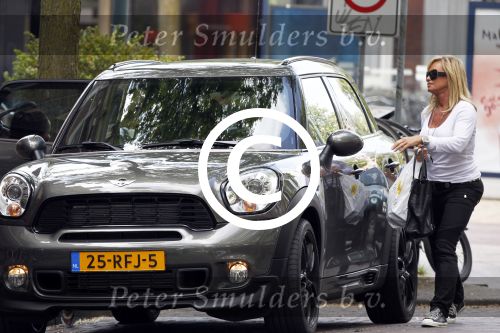 Amsterdam 10 mei 2011
Connie Breukhoven met har nieuwe mini countryman.
Peter Smulders bv