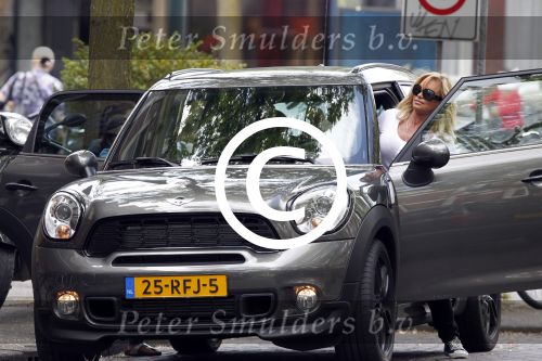 Amsterdam 10 mei 2011
Connie Breukhoven met har nieuwe mini countryman.
Peter Smulders bv
