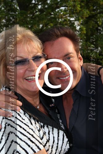 Oudendijk, 13 Mei 2011
Imca Marina 70 jaar en een groot feest
Conny Vink met Gerard Joling
Foto Peter Smulders BV