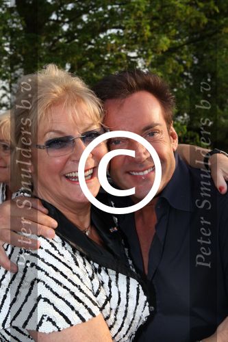 Oudendijk, 13 Mei 2011
Imca Marina 70 jaar en een groot feest
Conny Vink met Gerard Joling
Foto Peter Smulders BV