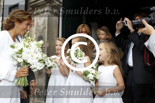 Naarden Vesting 16 juni 2011
Danie Bles en haar man Joris trouwen in het stadhuis van Naarden.
Peter Smulders bv