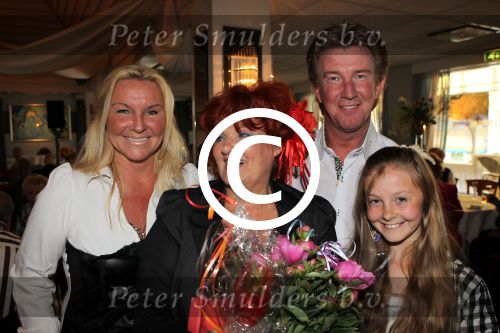 Oudendijk, 13 Mei 2011
Imca Marina 70 jaar en een groot feest
Dario met vrouw en dochter
Foto Peter Smulders BV