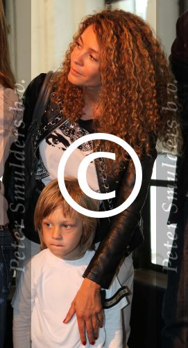 Amsterdam, 12 Mei 2011 Presentatie Magazine BASTA
Dewi Pechler met haar zoontje
Foto Peter Smulders BV
