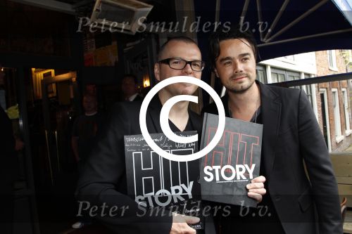 Amsterdam, 16 Mei 2011
Uitreiking boek HIT Story van fotograaf William Rutten en Cors v d Berg
Dinand Woesthoff met William Rutten
Foto Peter Smulders BV