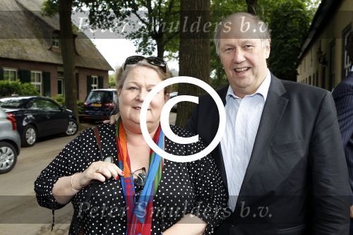 Cromvoirt 11 juni 2011
Verjaardsagsfeestje Albert Verlinde en Onno Hoes ( beide 50 jaar oud geworden)
bij hun huis / boerderij. Edwin Rutten met zijn vrouw
Peter Smulders bv