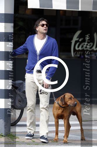 Amsterdam 9 juni 2011
Edwin de Roy v Zuydewijn met hond aan het wandelen.
Peter Smulders bv