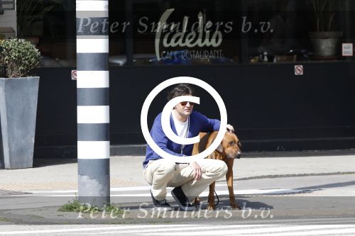 Amsterdam 9 juni 2011
Edwin de Roy v Zuydewijn met hond aan het wandelen.
Peter Smulders bv