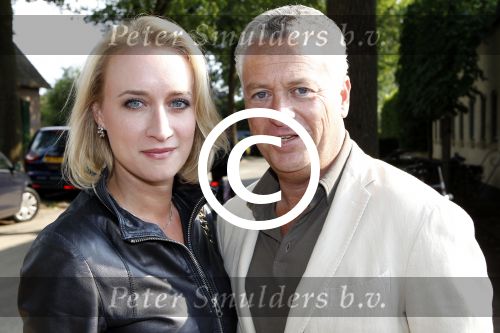 Cromvoirt 11 juni 2011
Verjaardsagsfeestje Albert Verlinde en Onno Hoes ( beide 50 jaar oud geworden)
bij hun huis / boerderij. Bram Moszkowicz met zijn vriendin Eva Jinek
Peter Smulders bv
