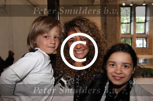 Amsterdam, 12 Mei 2011 Presentatie Magazine BASTA
Fajah Lourens met haar kinderen
Foto Peter Smulders BV