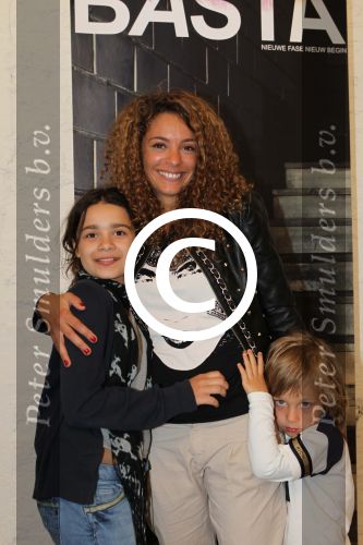 Amsterdam, 12 Mei 2011 Presentatie Magazine BASTA
Fajah Lourens met haar kinderen
Foto Peter Smulders BV