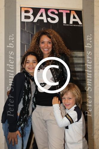 Amsterdam, 12 Mei 2011 Presentatie Magazine BASTA
Fajah Lourens met haar kinderen
Foto Peter Smulders BV