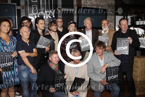 Amsterdam, 16 Mei 2011
Uitreiking boek HIT Story van William Rutten en Cors v d Berg
Amsterdam, 16 Mei 2011
Uitreiking boek HIT Stroy van fotograaf William Rutten en Cors van den Berg
Pierre Kartner met Andre v Duin Anita Doth, Bas B en vele anderen
Foto Peter Smulders BV
Foto Peter Smulders BV