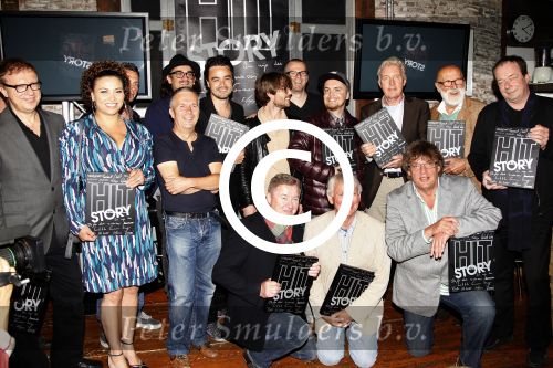 Amsterdam, 16 Mei 2011
Uitreiking boek HIT Story van William Rutten en Cors v d Berg
Amsterdam, 16 Mei 2011
Uitreiking boek HIT Stroy van fotograaf William Rutten en Cors van den Berg
Pierre Kartner met Andre v Duin Anita Doth, Bas B en vele anderen
Foto Peter Smulders BV
Foto Peter Smulders BV