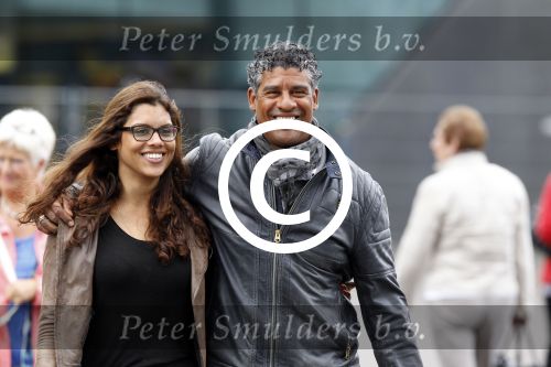 Amsterdam 11 juni 2011
Frank Rijkaard en zijn dochter Lindsay gaan samen gezellig winkelen.
Peter Smulders bv