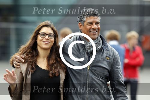 Amsterdam 11 juni 2011
Frank Rijkaard en zijn dochter Lindsay gaan samen gezellig winkelen.
Peter Smulders bv