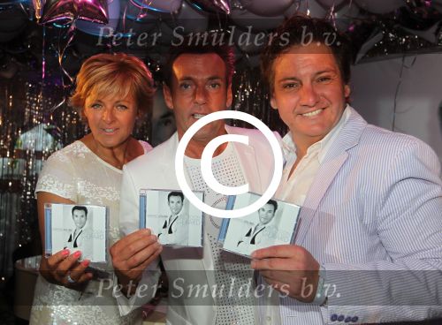 Bergen (NH), 2 Mei 2011
Uitreiking 24e CD van Gerard Joling
samen met Rene Froger en Caroline Tensen
Foto Peter Smulders BV