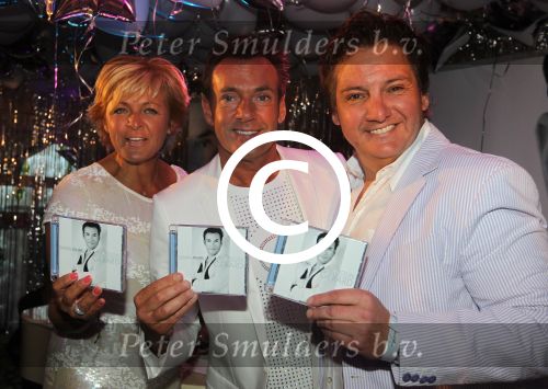 Bergen (NH), 2 Mei 2011
Uitreiking 24e CD van Gerard Joling
samen met Rene Froger en Caroline Tensen
Foto Peter Smulders BV