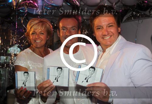 Bergen (NH), 2 Mei 2011
Uitreiking 24e CD van Gerard Joling
samen met Rene Froger en Caroline Tensen
Foto Peter Smulders BV