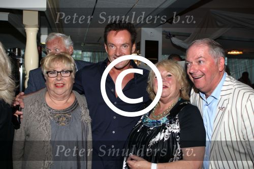 Oudendijk, 13 Mei 2011
Imca Marina 70 jaar en een groot feest
Gerard Joling met Tineke de Nooij en haar zus
Foto Peter Smulders BV