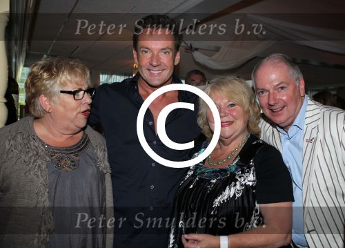 Oudendijk, 13 Mei 2011
Imca Marina 70 jaar en een groot feest
Gerard Joling met Tineke de Nooij en haar zus
Foto Peter Smulders BV
