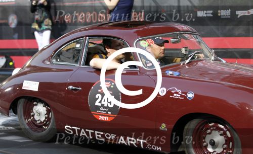 Brescia Mille Miglia 2011
Gert Verhulst met driver Peter Goossens
Foto Peter Smulders BV