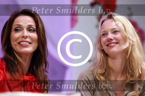 Almere 16 mei 2011
Presentatie boek Heleen v Royen bij de libelle zomerweek . Ook Pia Dijkstra is daarbij aanwezig.
Peter Smulders bv