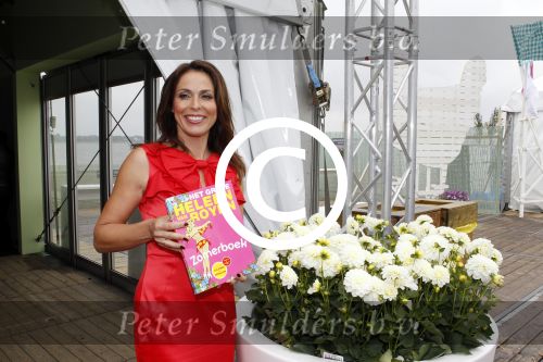 Almere 16 mei 2011
Presentatie boek Heleen v Royen bij de libelle zomerweek . Ook Pia Dijkstra is daarbij aanwezig.
Peter Smulders bv