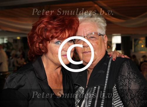 Oudendijk, 13 Mei 2011
Imca Marina 70 jaar en een groot feest
Imca met haar oudste fan/vriendin
Foto Peter Smulders BV