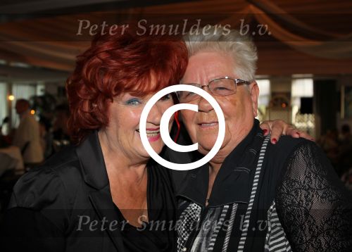 Oudendijk, 13 Mei 2011
Imca Marina 70 jaar en een groot feest
Imca met haar oudste fan/vriendin
Foto Peter Smulders BV