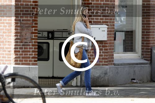Amsterdam 18 juni 2011
Jennifer Hoffman doet boodschappen.
Peter Smulders bv