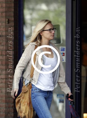 Amsterdam 18 juni 2011
Jennifer Hoffman doet boodschappen.
Peter Smulders bv