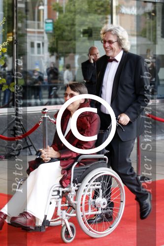 Amsterdam 27 mei 2011
Verjaardagsfeest prinses Maxima vanwege haar 40e verjaardag in het concertgebouw. Aanwezig oa Prins Willem Alexander Koningin Beatrix Prinses Irene Prinses Christina Margriet Pieter v Vollenhoven Prins Friso en mabel Wisse Smit Prins Constantijn en Prinses laurentien Prins Maurits en Marilenen Prins Bernhard en Annette Prins Floris en Aimee  Prins Pieter Christiaan en Anita alsmede haar ouders Jorge Zorrequieta en moder en broer Martin.
Jette Klijnsma in rolstoel met haar partner?, zij is oud wethouder Den Haag en oud-staatssecretaris Sociale Zaken
Peter Smulders bv
