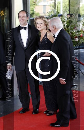 Amsterdam 27 mei 2011
Verjaardagsfeest prinses Maxima vanwege haar 40e verjaardag in het concertgebouw. Aanwezig oa Prins Willem Alexander Koningin Beatrix Prinses Irene Prinses Christina Margriet Pieter v Vollenhoven Prins Friso en mabel Wisse Smit Prins Constantijn en Prinses laurentien Prins Maurits en Marilenen Prins Bernhard en Annette Prins Floris en Aimee  Prins Pieter Christiaan en Anita alsmede haar ouders Jorge Zorrequieta en moder en broer Martin.
Peter Smulders bv